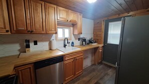 Fridge, microwave, oven, stovetop - Rustic Riverside Charm and Exclusive Fishing Access! (Richland)