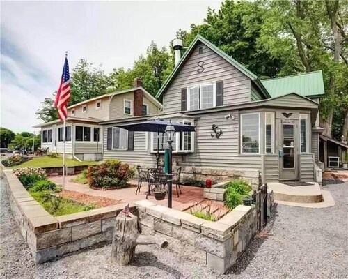 Rustic Riverside Charm and Exclusive Fishing Access!