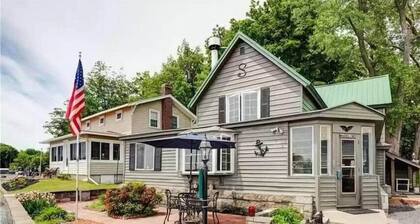 Rustic Riverside Charm and Exclusive Fishing Access!