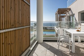 Outdoor dining - Oitava Maravilha - Pool & Sea View (Nazaré)