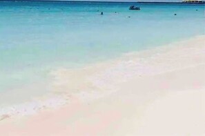 Beach nearby - Deluxe Studio Suite in new Celebrity designed  Building, 2 blocks from beach. (Playa del Carmen)