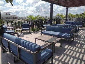 Property grounds - Deluxe Studio Suite in new Celebrity designed  Building, 2 blocks from beach. (Playa del Carmen)