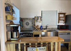 Fridge, microwave, oven, stovetop - Hot tub, waterfront, Bush Gardens, kajaks, fishing (Tampa)