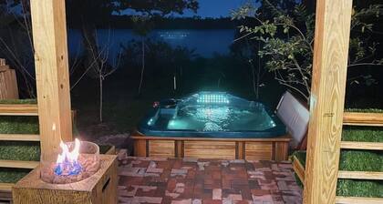 Hot tub, waterfront, Bush Gardens, kajaks, fishing
