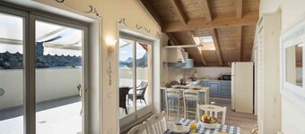 Penthouse with lake and mountain views in Molveno