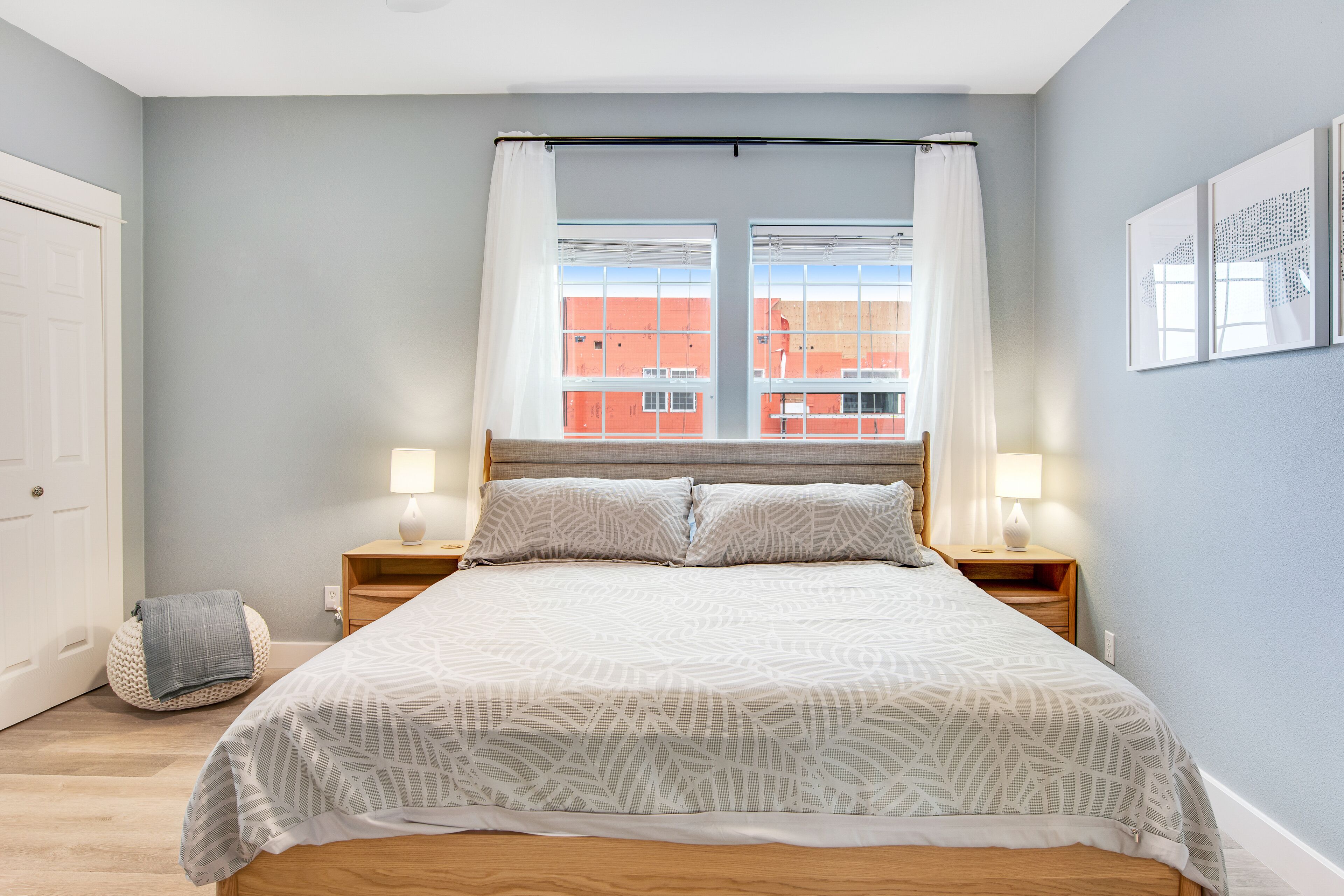 2 bedrooms, internet, bed sheets