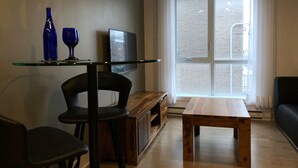 Unclassified image, 3 of 11, button - Fantastic* 2queen Beds*roof terrace gym (Montréal)