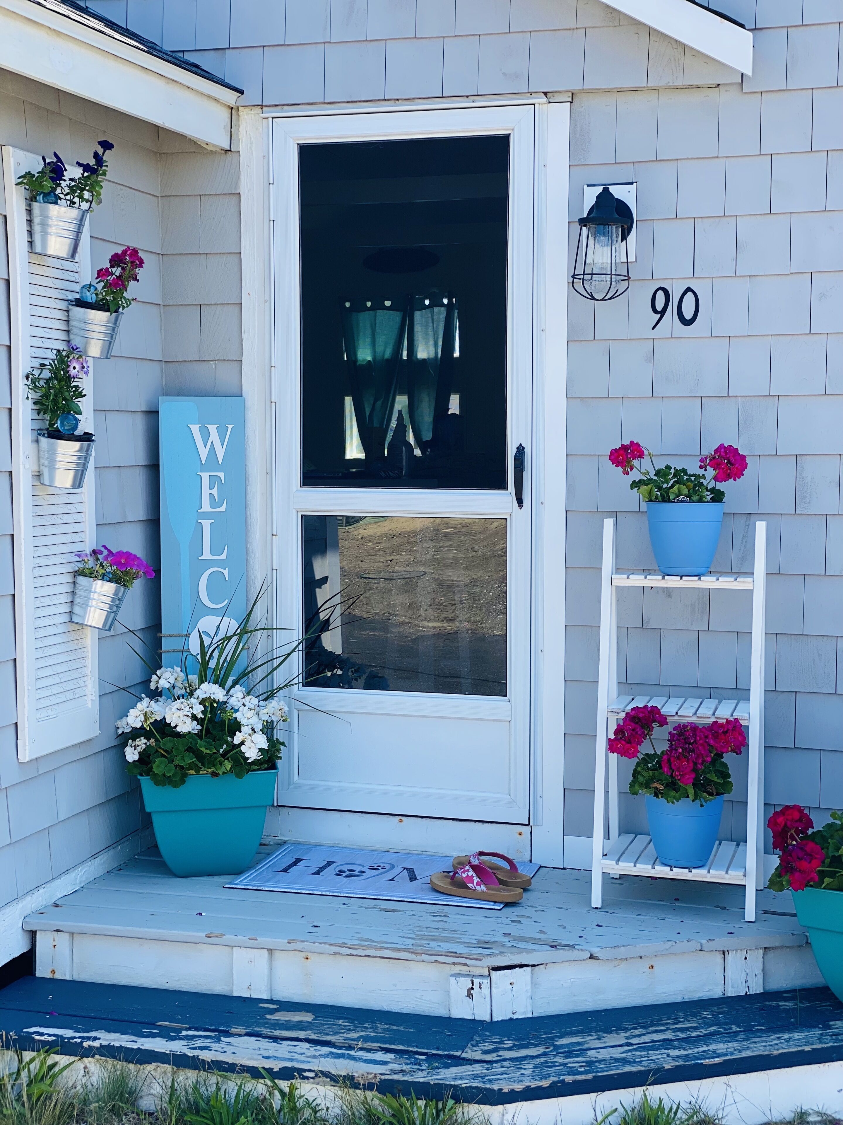 The perfect getaway! Beautiful beach cottage- steps away from private beach