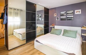 4 chambres, fer et planche à repasser, lit parapluie, Wi-Fi gratuit