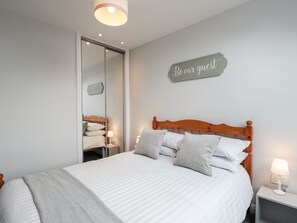 3 Schlafzimmer, individuell dekoriert, individuell eingerichtet