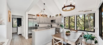 3BR/2BA Cottage! Close to beach! Golf Course Views! Dog Friendly! Amenity access included!