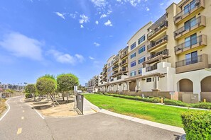Exterior - Breezy Oceanside Condo < 1/2 Mi to Beach! (Oceanside)