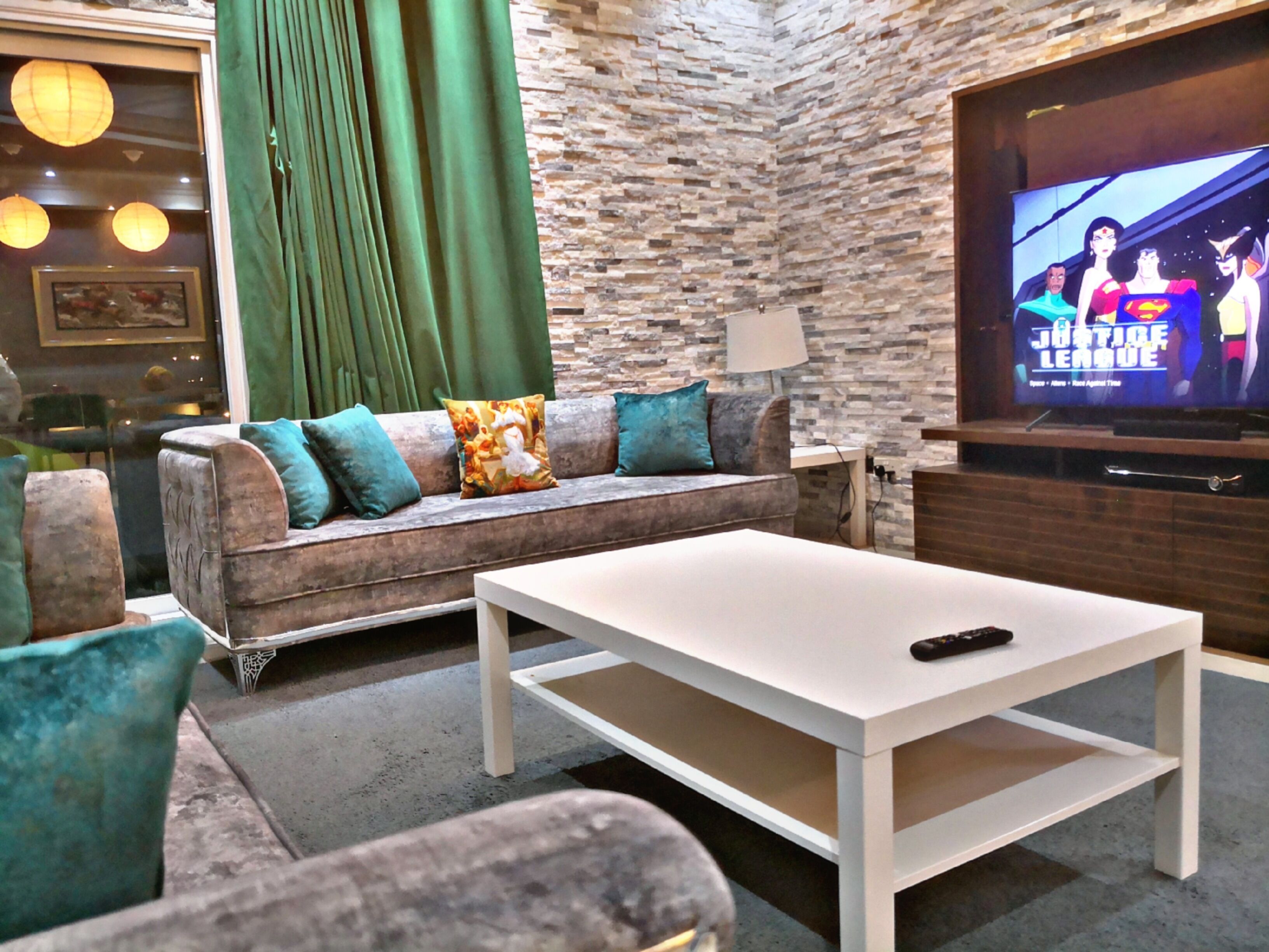Smart TV, videogames, DVD player, aparelho de som