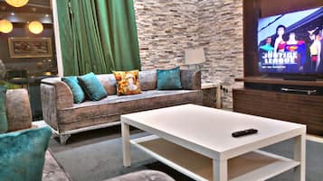 Smart TV, videogames, DVD player, aparelho de som