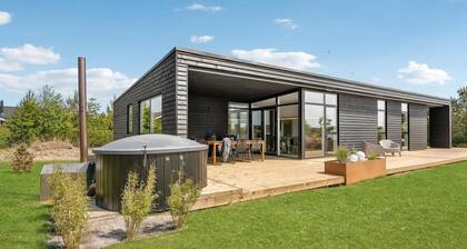 Cozy home in Tarm with WiFi