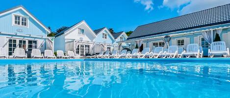Outdoor pool, sun loungers