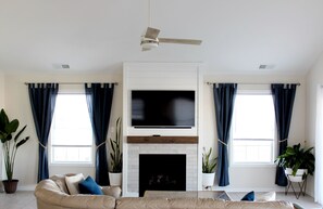 Smart TV, fireplace, stereo