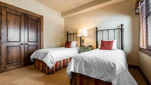 1 bedroom, iron/ironing board, WiFi, bed sheets - Aspen | Garden Ski Retreat | Pool + Ski (Aspen)