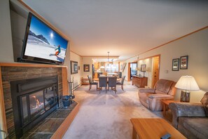 Comfort Condo, 2 Bedrooms, Balcony, Mountain View (Pines 2089) | Exterior