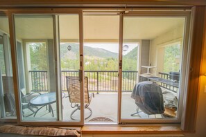 Comfort Condo, 2 Bedrooms, Balcony, Mountain View (Pines 2089) | Exterior