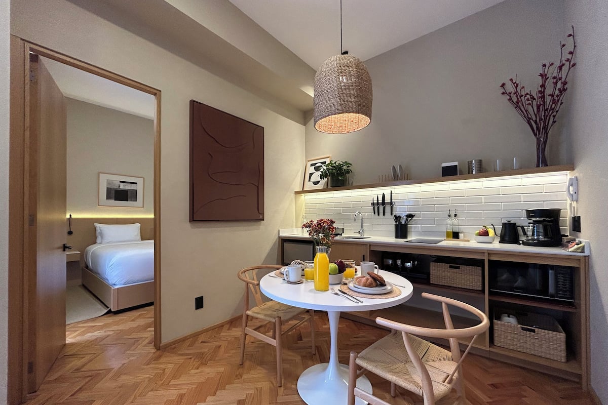Executive Suite, 1 King Bed with Sofa bed, Kitchenette
