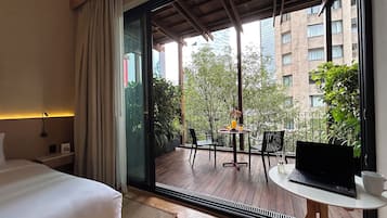 Deluxe Double Room, 1 King Bed | 1 bedroom, premium bedding, down comforters, in-room safe