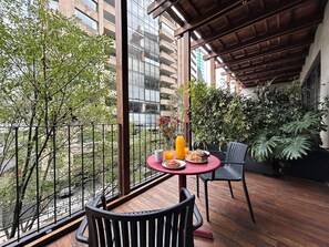 Habitación doble Deluxe, 1 cama King size | Terraza o patio