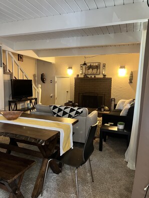 TV, fireplace