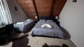 3 bedrooms, desk, iron/ironing board, WiFi