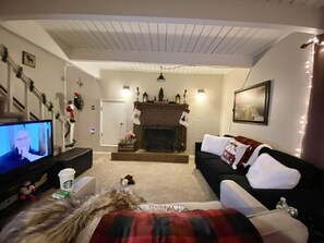 Télévision, cheminée