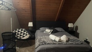 3 bedrooms, desk, iron/ironing board, WiFi