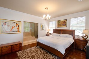 3 bedrooms, desk, free WiFi, bed sheets