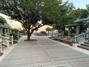 Property grounds - New - Easy Walk To Beach, Coligny, Lowcountry Park (Hilton Head Island)