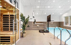 Indendørs pool