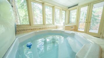 شقة بريميير - غرفتا نوم - بمغطس ساخن - بمنظر للمنتجع (Chateaux DuMont 2717) | مغطس سبا داخلي