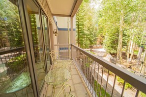 พรีเมียร์คอนโด, 2 ห้องนอน, อ่างน้ำร้อน, วิวรีส อร์ท (Chateaux DuMont 2717) | บริเวณภายนอก