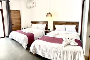 10 bedrooms, travel cot, free WiFi, bed sheets - 10br villa with the greatest roof top in Sayulita, and only steps from the beach (Sayulita)