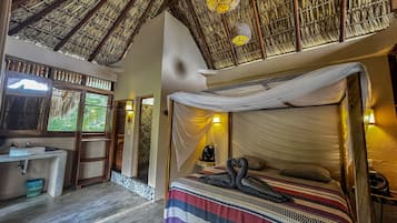 Panoramic Studio Suite | Premium bedding, down comforters, desk, laptop workspace