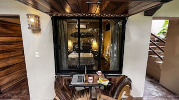 Junior Room, 1 Queen Bed, Ensuite, Ground Floor | Living area