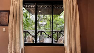 Comfort Room | Garden view