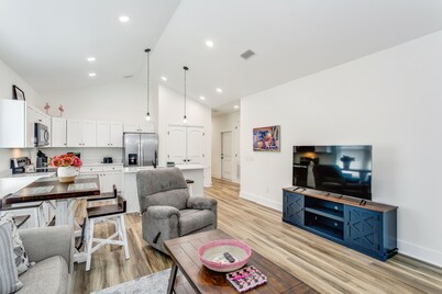 New Home in Pensacola-Perdido Key. 5 Min. to beach and fenced yard!  