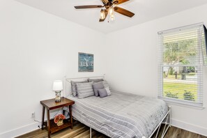 3 bedrooms, desk, iron/ironing board, free WiFi