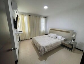 3 chambres, fer et planche à repasser, lit parapluie, Wi-Fi gratuit