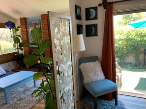 Interior - Pet Friendly 2 bedroom Sunny Peaceful Townhome (Santa Rosa)