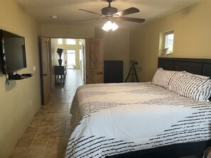 3 Schlafzimmer, Zimmersafe, Schreibtisch, Bügeleisen/Bügelbrett