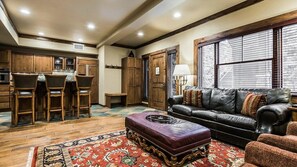 TV, fireplace - The Innsbruck Aspen - 2 Bedroom Presidential (Aspen)