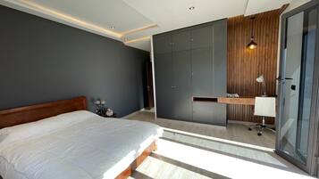 3 bedrooms, desk, free WiFi, bed sheets