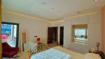 3 bedrooms, desk, free WiFi, bed sheets