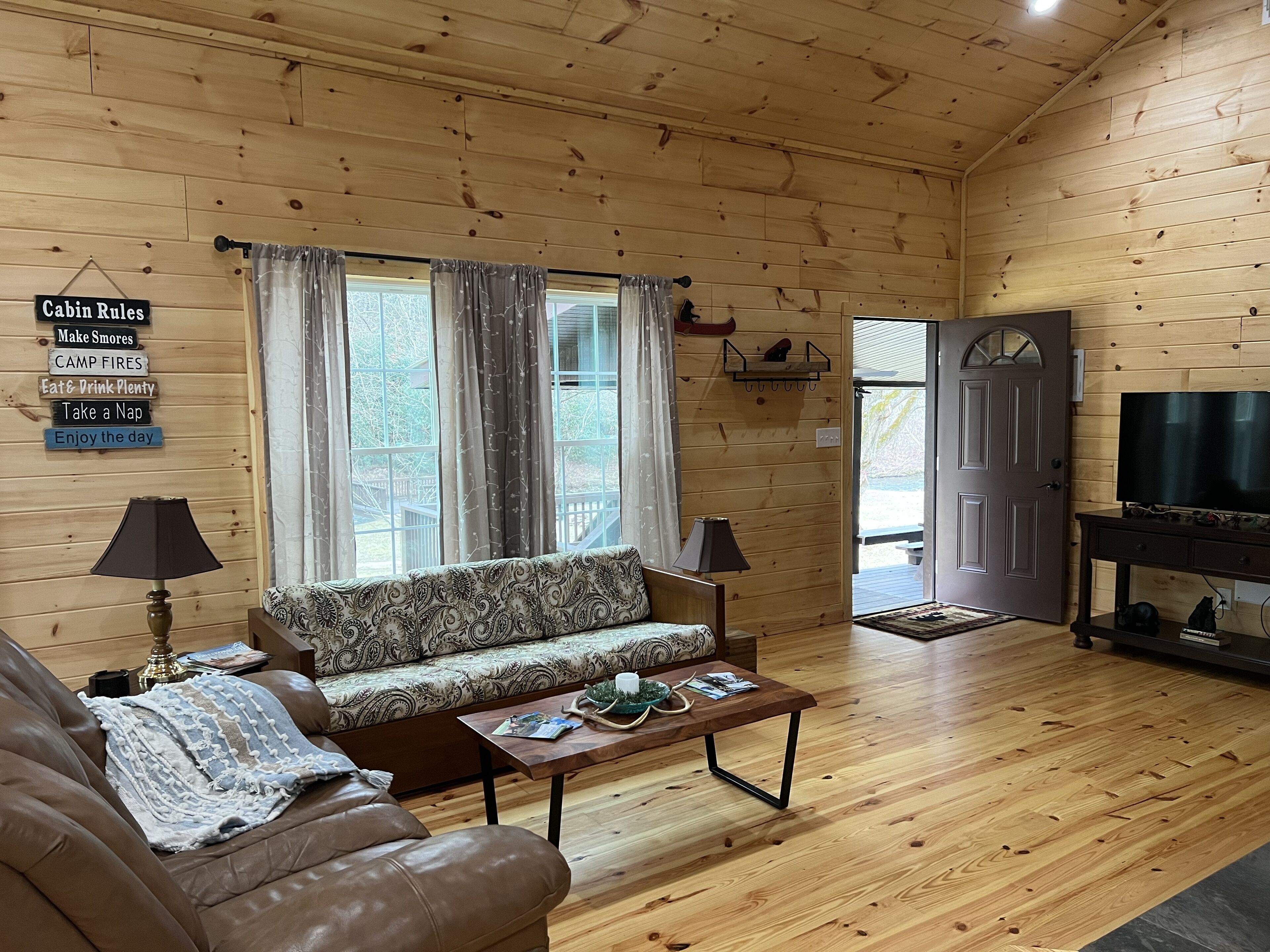 Riverfront Luxury Log Cabin with outside fire pit and deck overlooking the water
