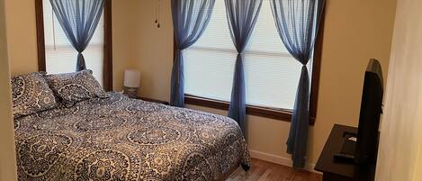 2 bedrooms, iron/ironing board, free WiFi, bed sheets